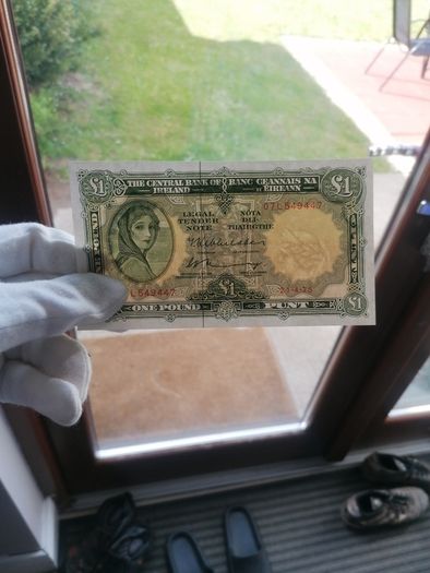 UNC 1975 Irish One Pound Banknote