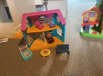 peppa pig treehouse/school