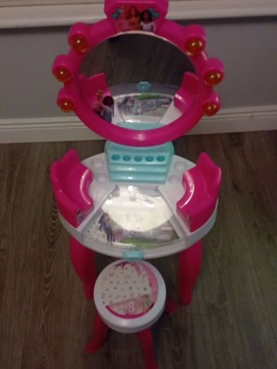 Barbie dressing table
