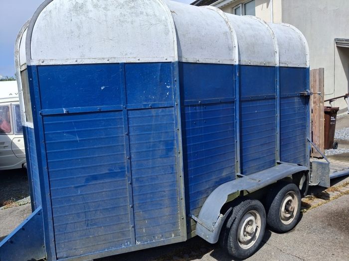 Double horsebox