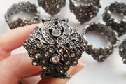 Set of 8 x matching metal / gem napkin rings