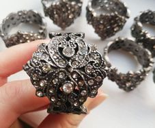 Set of 8 x matching metal / gem napkin rings