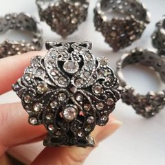 Set of 8 x matching metal / gem napkin rings