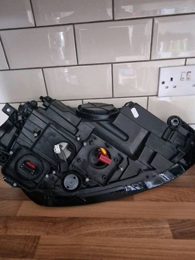 Front headlight for golf gte