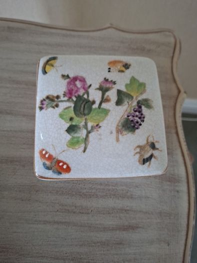 New Crackle Glazed Trinket Box Botantical Insects and Butterflies 10cm x 10cm