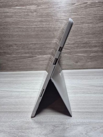 Microsoft Surface Laptop (1769) i5-7300U 8GB RAM 256GB SSD Windows 11