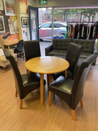 table + 4 chairs