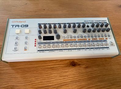 Roland - TR - 09 Rhythm Composer