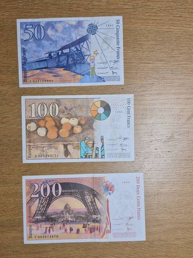 27 Banknotes zloty, pounds, litai, francs, pesetas, escudos, lire