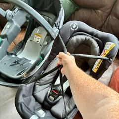 Maxi-Cosi Coral Infant Car Seat + ISOFIX Base