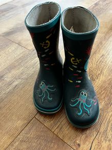 Boys wellies