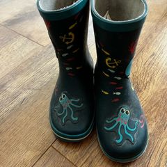 Boys wellies