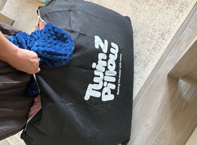Twin Z pillow