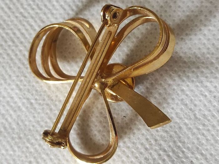 Vintage Irish Connemara marble brooch