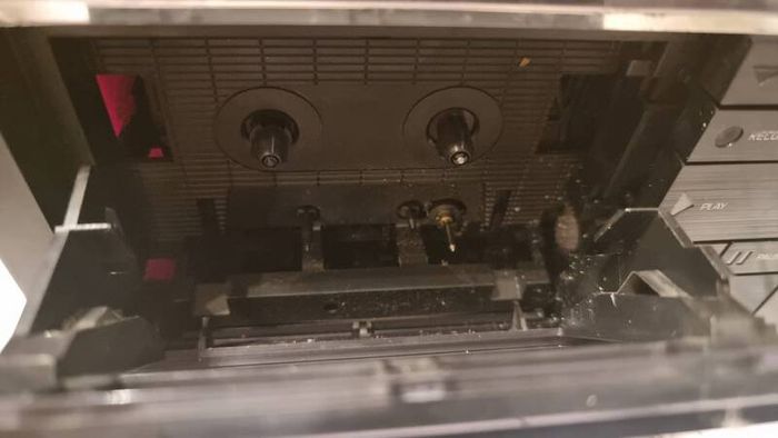 From 1985   Philips D8254, Made in Austria. Only Radio working.