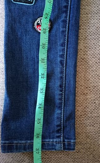 Girls denim cotton jeans with patches in very good condition 26 inch waist and 37 inch full length see last three photos for exact measurements FREE STANDARD POSTAGE INCLUDED
