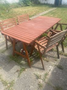 outdoor table and chairs