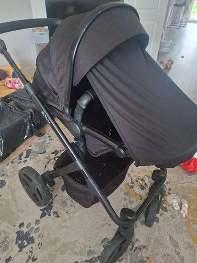 Baby Elegance Envy stroller and Bassinet