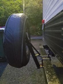 Spare tire carrier