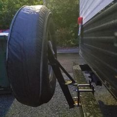 Spare tire carrier