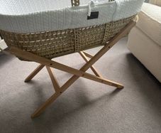 The Little Green Sheep Moses Basket - White