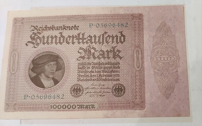 1923 German 100,000 mark consecutive pair in uncirculated condition