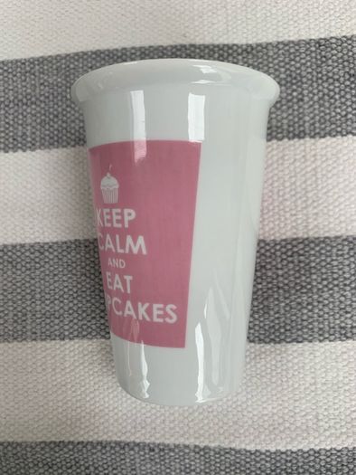 Keep Calm and Eat Cupcakes mug