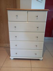 chest of drawers