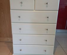 chest of drawers