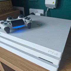 PS4 Pro 1TB White