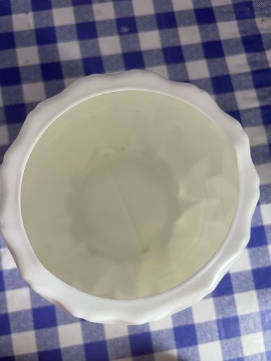 Small white plastic vase - 10L x 6W x 2H centimetres