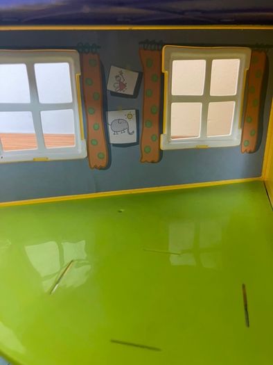 Peppa pig house and book