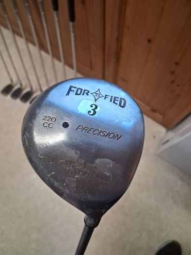 Golf Clubs. Set Of Right Handed Mens Golf Clubs. Collect In Dublin Or Receive Via Post.