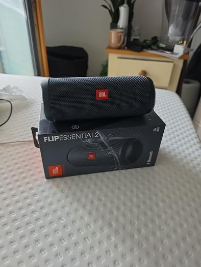 JBL Flip Essential 2 Bluetooth Speaker Excellent Condition