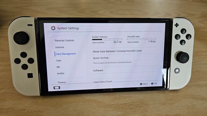 Nintendo Switch OLED, 128GB - Great condition plus extras
