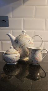 Teapot, sugar bowl & milk jug set