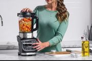 10 Auto-iQ Programs, 1.7L Glass Jug, Hot &amp; Cold Blender, Built-In Heating Element, Tamper, Cleaning Program &amp; Brush, 1000W, Black