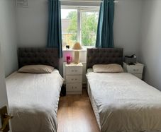 single bed (2 single beds)