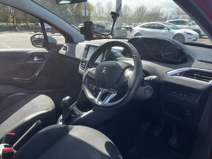Peugeot 208 low mileage