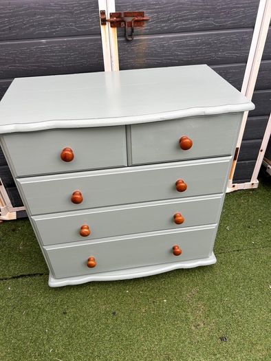 Chest of drawers