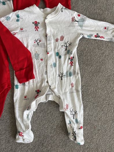 Brand new - Christmas unisex outfit bundle 3-6 months (2 sleepsuits, 2 tops, 2 bottoms, 1 vest and 2 bibs)