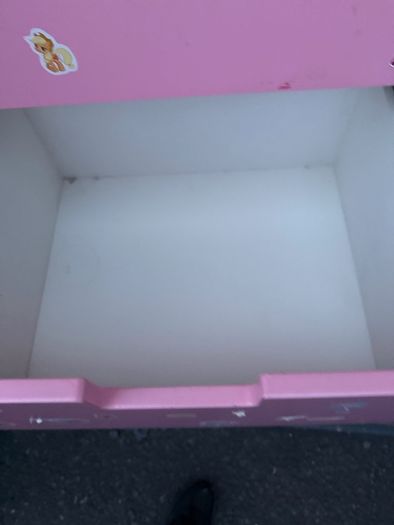 chest of drawers