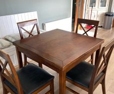 For sale: Solid wood extendable table with 6 chair