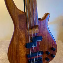 VINTAGE V940 Fretless - Active
