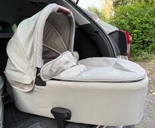 Uppababy Carrycot, Mamas& papas Sage Green