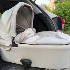 Uppababy Carrycot, Mamas& papas Sage Green