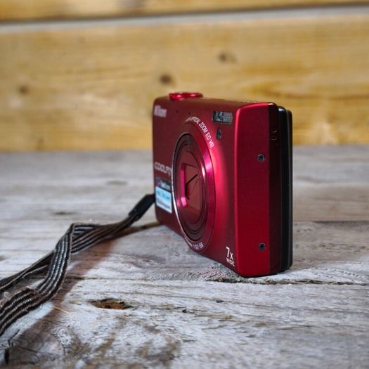 nikon coolpix s6100 digital camera 16MP boxed metallic red