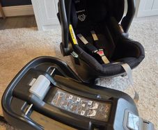 UPPAbaby Mesa Car Seat + Isofix Base