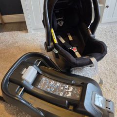 UPPAbaby Mesa Car Seat + Isofix Base