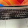 Touch Bar Apple MacBook Pro 15 (2017) 15.4'' Intel i7 @ 2.80 GHz 512GB SSD 16GB RAM Space Grey (Battery Cycle: 232) Image 3